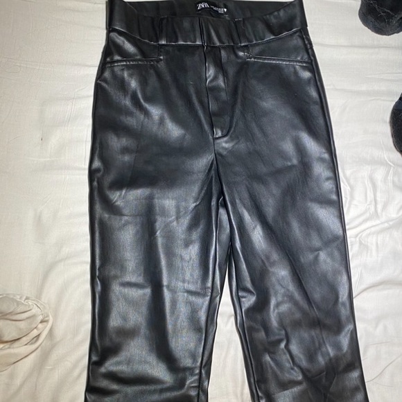 Pantalon Zara simili cuir noir - Picture 2 of 5